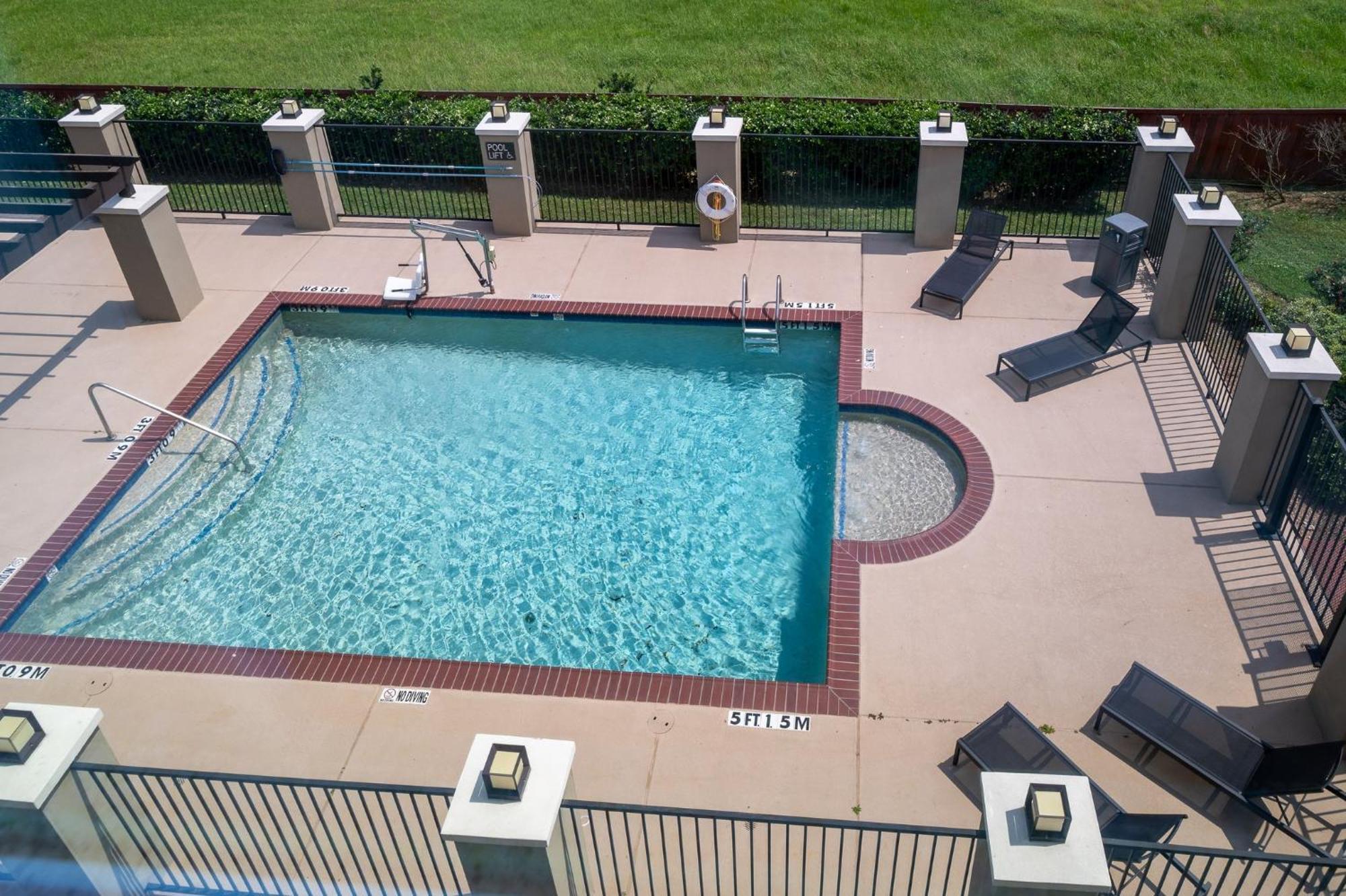 Candlewood Suites Deer Park By Ihg Bagian luar foto