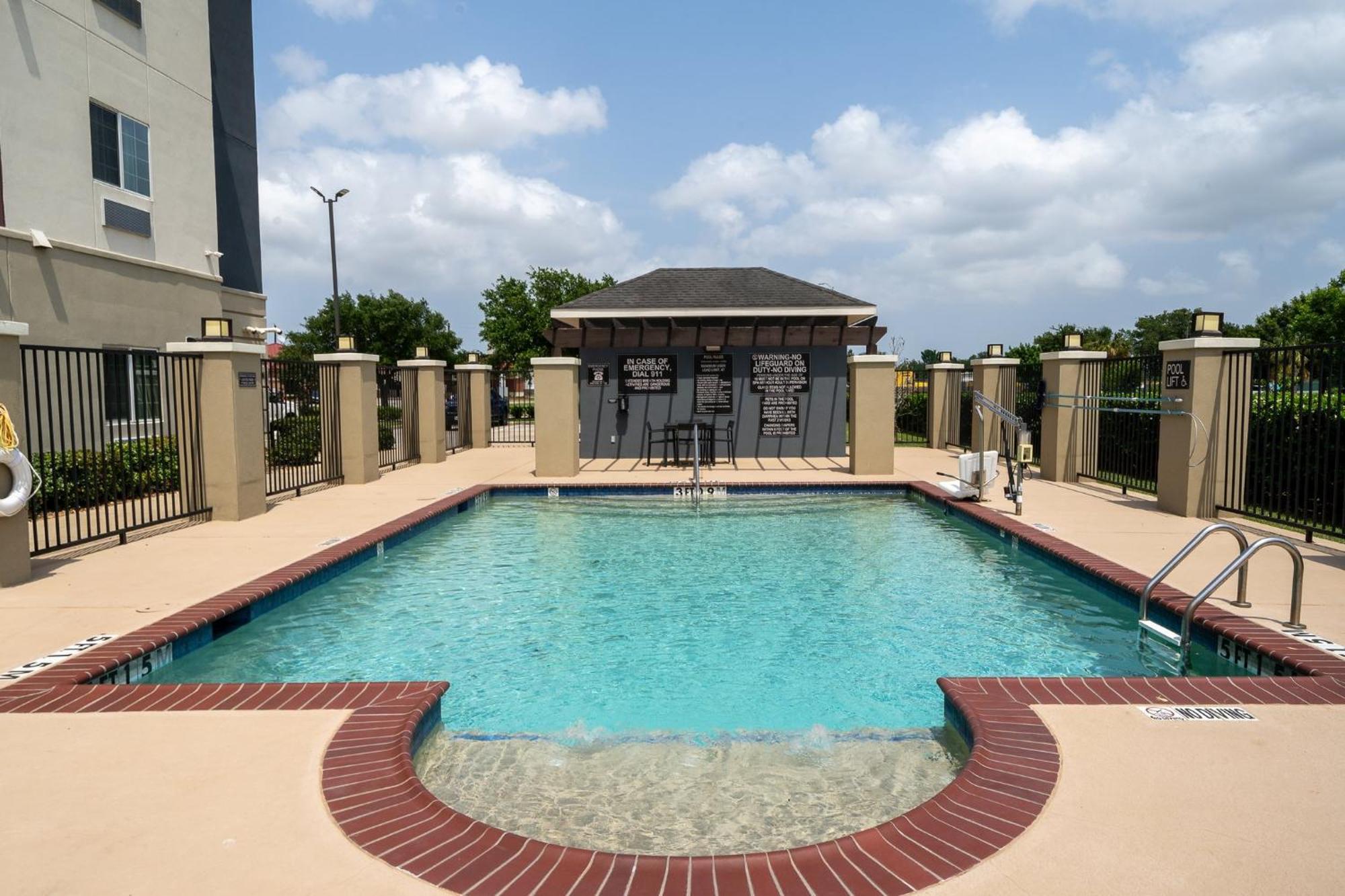 Candlewood Suites Deer Park By Ihg Bagian luar foto